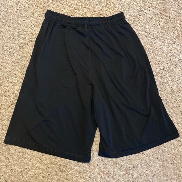 Under Armour Athletic Shorts *lightweight* - Picture 2 of 3